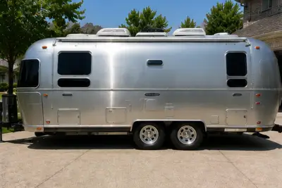 2025 Airstream Flying Cloud gallery thumbnail