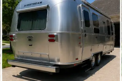 2025 Airstream Flying Cloud gallery thumbnail