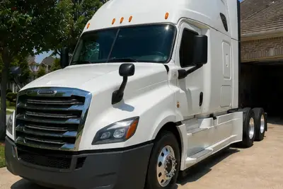 2025 Freightliner Cascadia gallery thumbnail