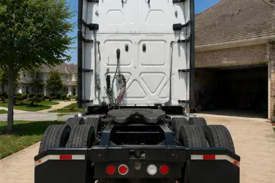 2025 Freightliner Cascadia gallery thumbnail