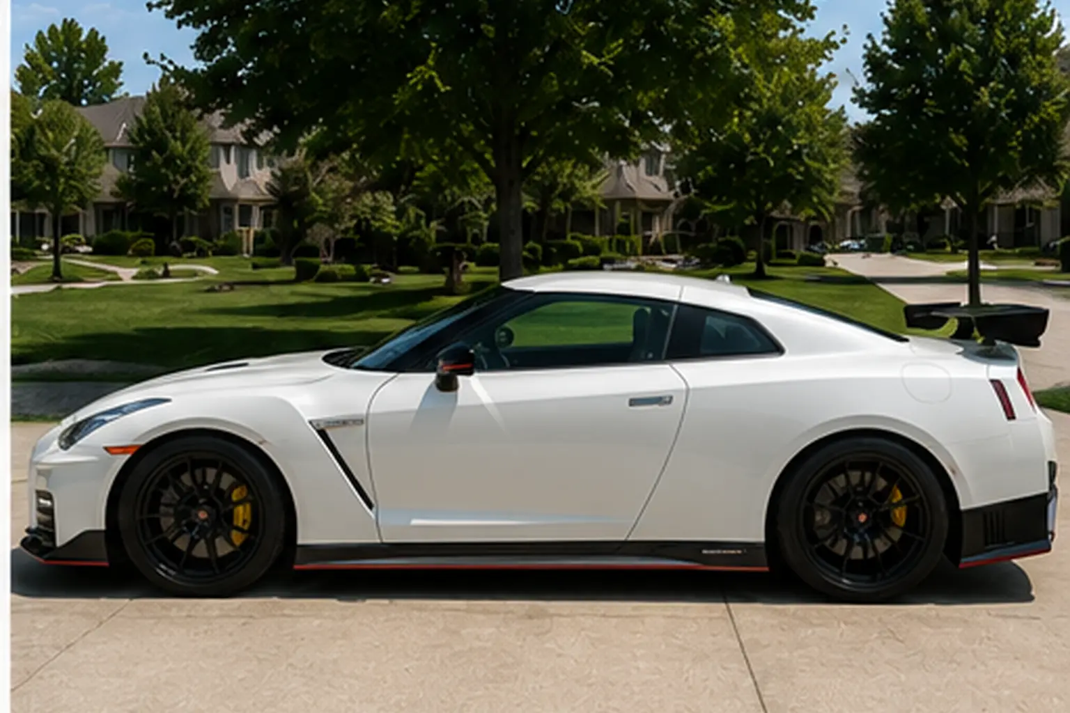 2025 Nissan GT-R gallery photo