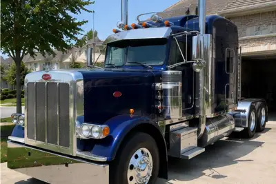 2025 Peterbilt 389 gallery thumbnail