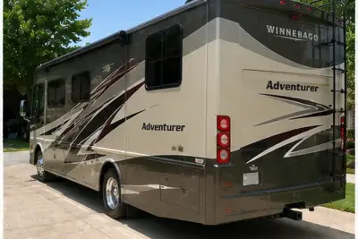 2025 Winnebago Adventurer gallery thumbnail