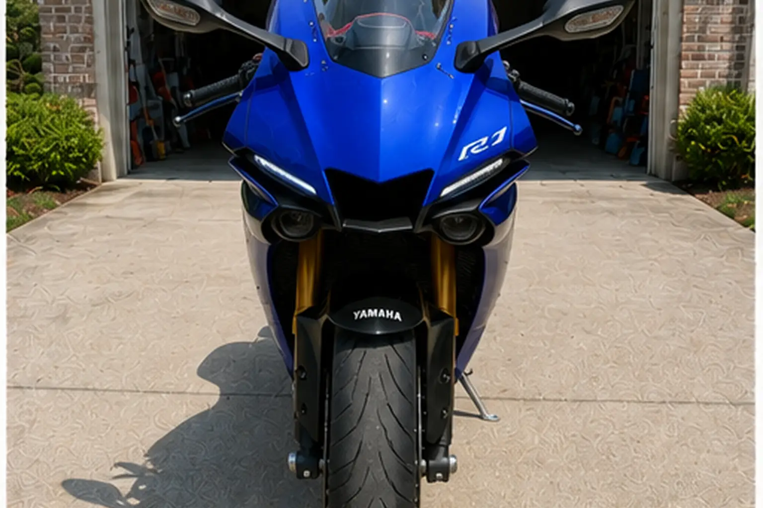2025 Yamaha YZF-R1 gallery photo